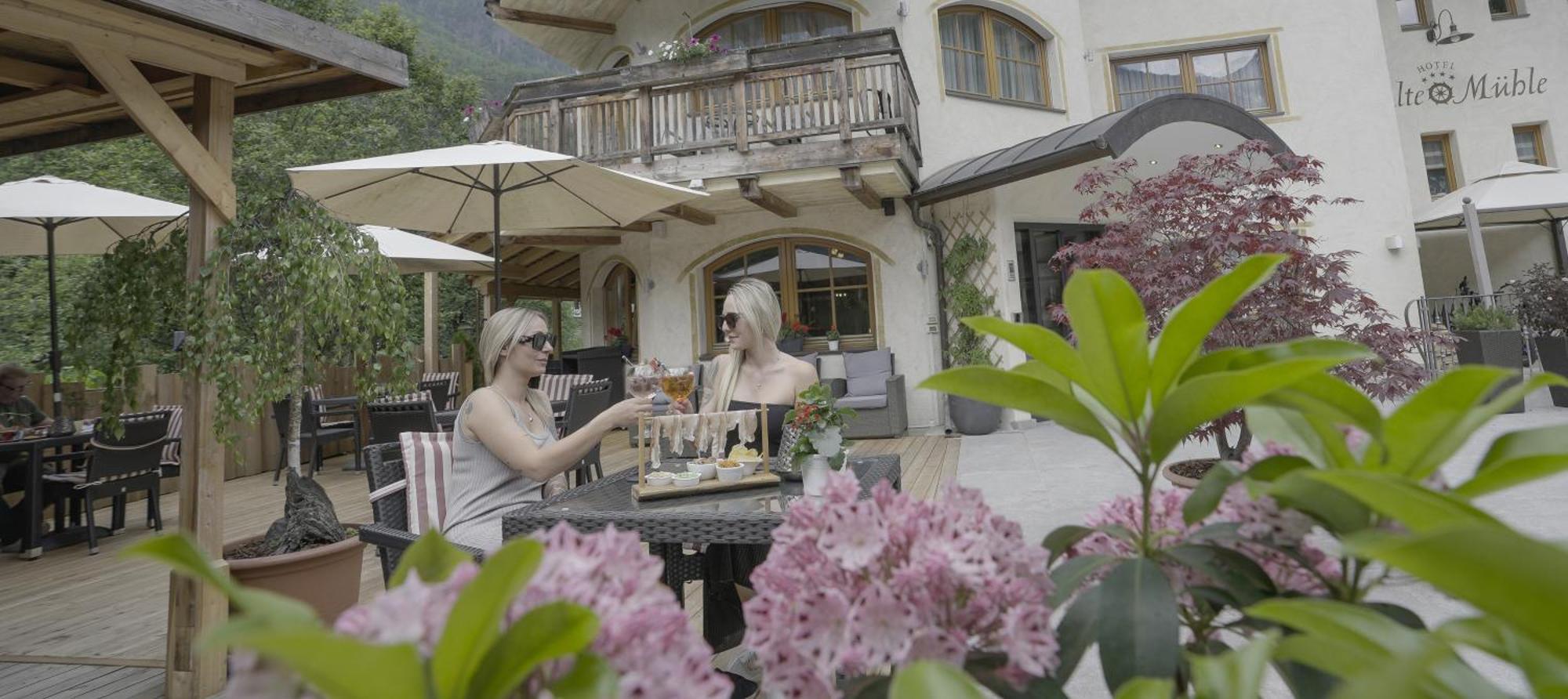 Hotel Alte Muehle 4 Stelle กัมโปตูเรส ภายนอก รูปภาพ
